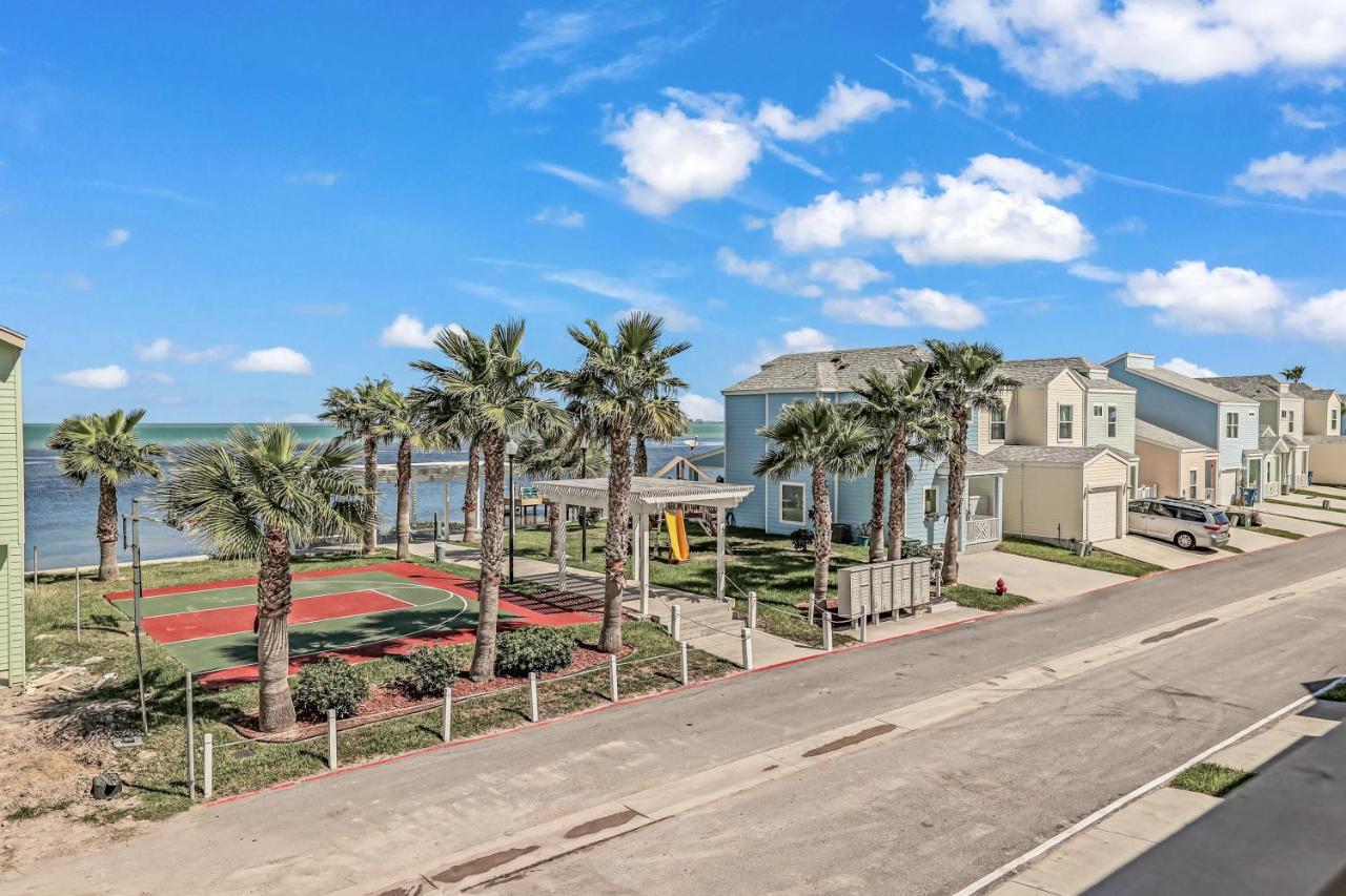 Bayfront Cottage- Pool - Hot Tub - Close To Beach بورت إيزابيل المظهر الخارجي الصورة