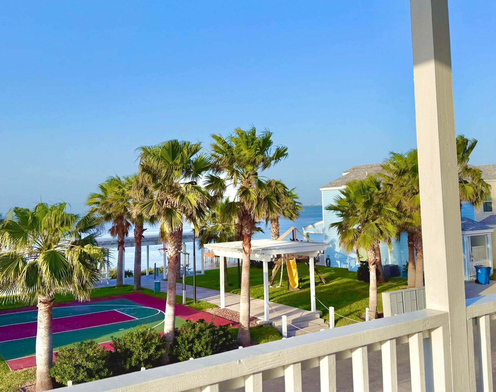 Bayfront Cottage- Pool - Hot Tub - Close To Beach بورت إيزابيل المظهر الخارجي الصورة